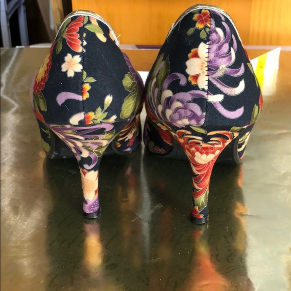 Splash 3 1/2” heels - Picture 7 of 7